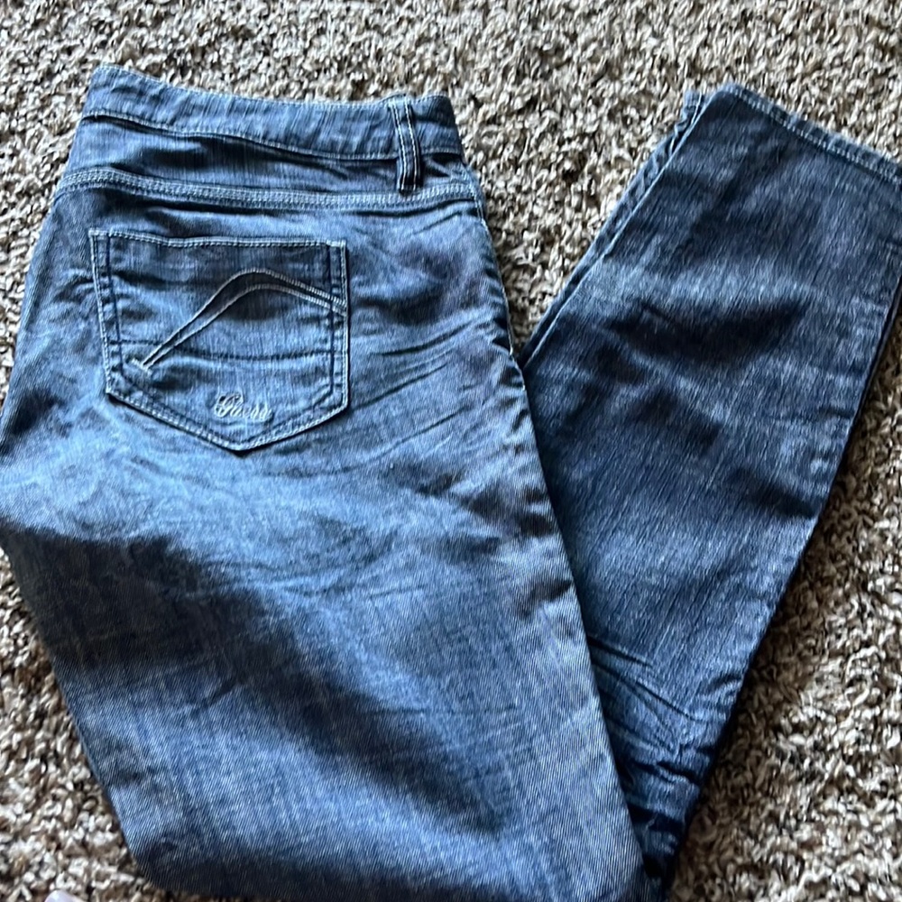 Super cute size 29 Guess jeans